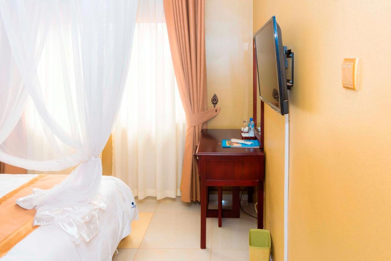 Sapphire Hotel Entebbe Kigo Kajansi エクステリア 写真