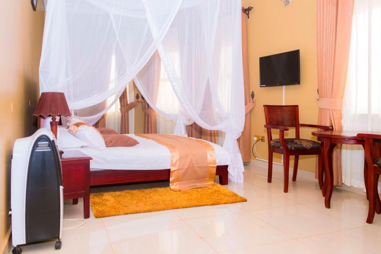 Sapphire Hotel Entebbe Kigo Kajansi エクステリア 写真