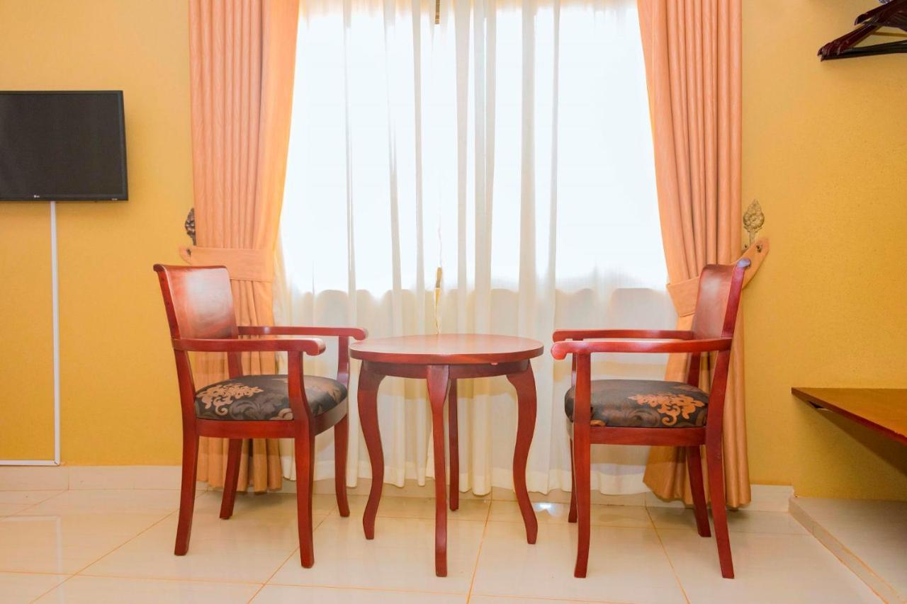 Sapphire Hotel Entebbe Kigo Kajansi エクステリア 写真