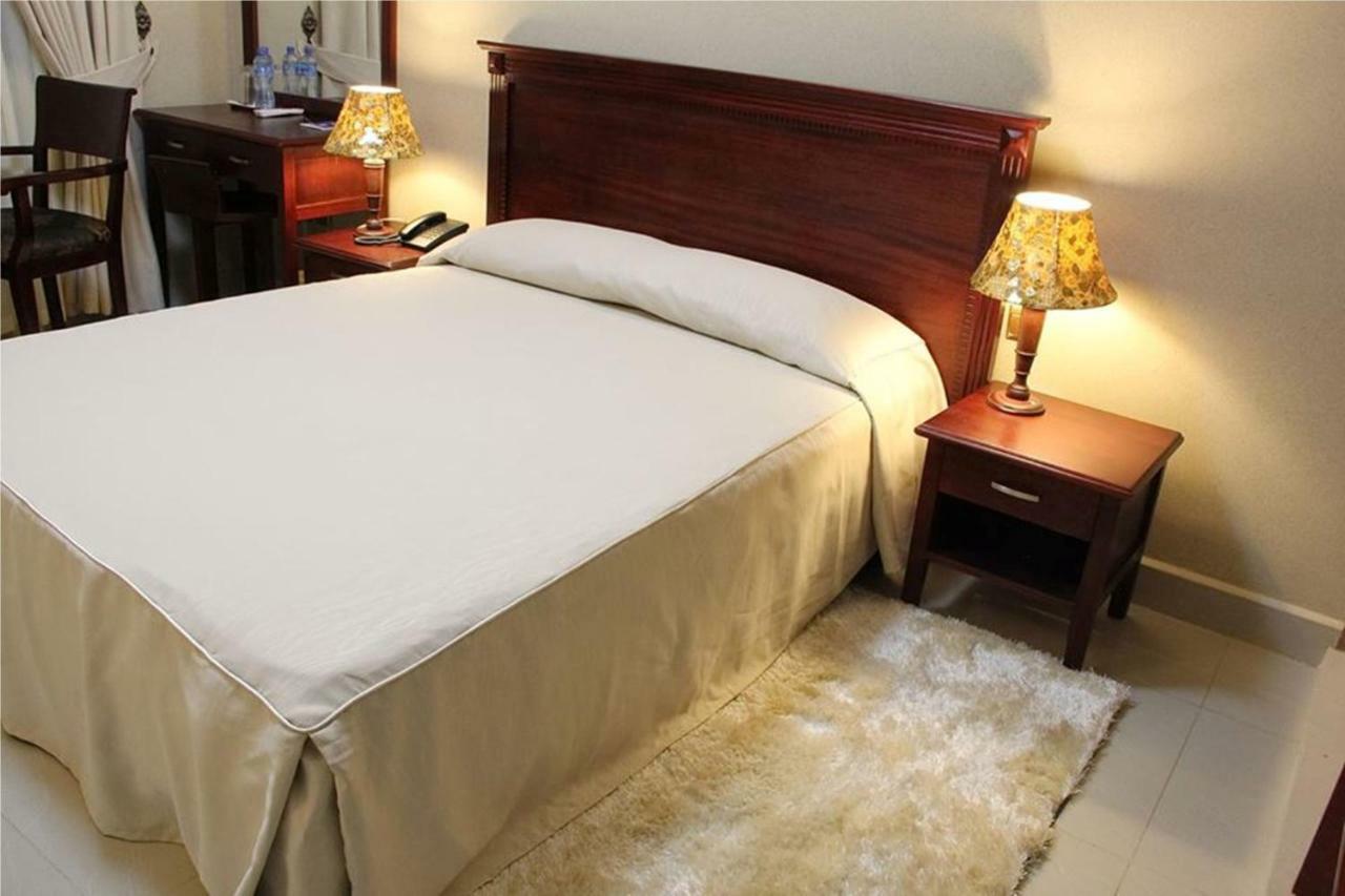 Sapphire Hotel Entebbe Kigo Kajansi エクステリア 写真