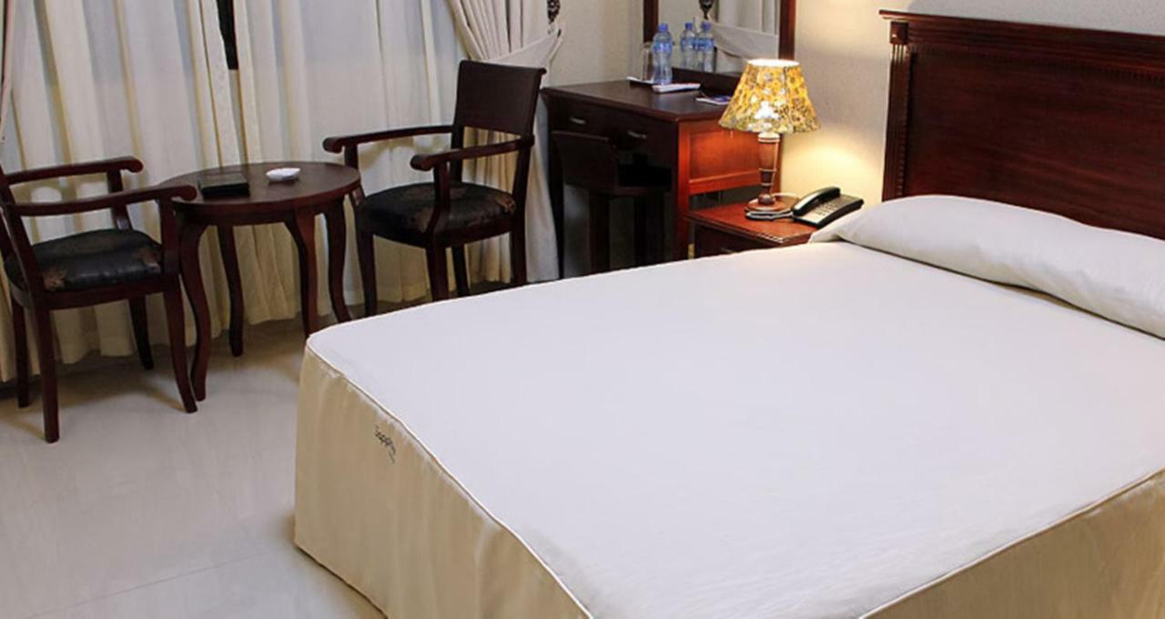Sapphire Hotel Entebbe Kigo Kajansi エクステリア 写真
