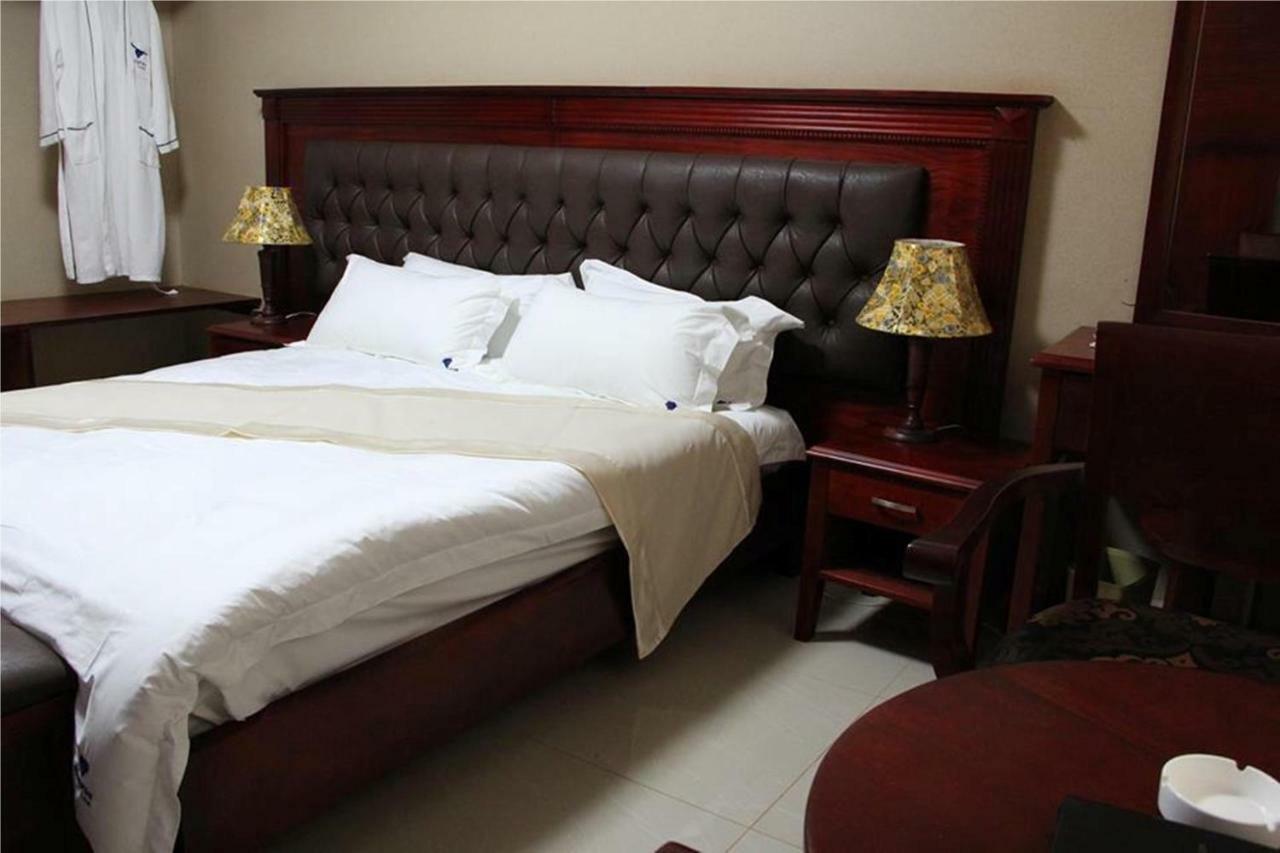 Sapphire Hotel Entebbe Kigo Kajansi エクステリア 写真