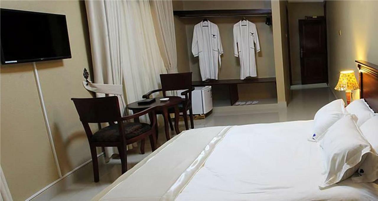 Sapphire Hotel Entebbe Kigo Kajansi エクステリア 写真